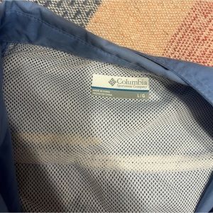 Like new Columbia short sleeve button down. Large.